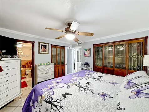 1652 W 42nd Place Hialeah FL 33012