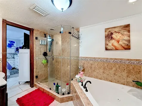 1652 W 42nd Place Hialeah FL 33012
