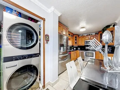 1652 W 42nd Place Hialeah FL 33012