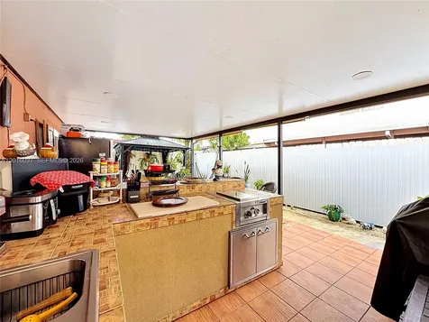 1652 W 42nd Place Hialeah FL 33012