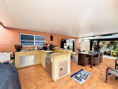 1652 W 42nd Place Hialeah FL 33012