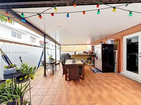 1652 W 42nd Place Hialeah FL 33012