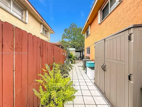 1652 W 42nd Place Hialeah FL 33012