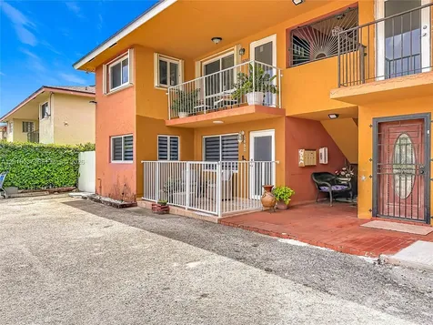 1652 W 42nd Place Hialeah FL 33012