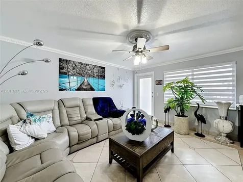 1652 W 42nd Place Hialeah FL 33012