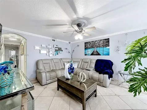 1652 W 42nd Place Hialeah FL 33012