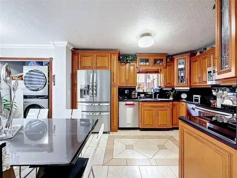 1652 W 42nd Place Hialeah FL 33012