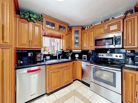 1652 W 42nd Place Hialeah FL 33012