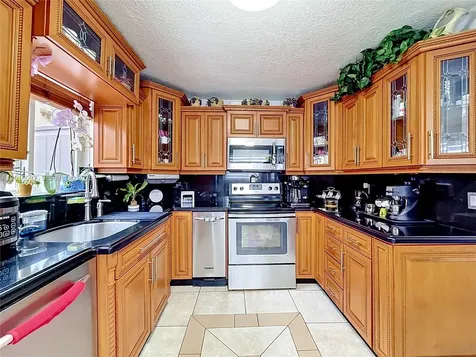 1652 W 42nd Place Hialeah FL 33012