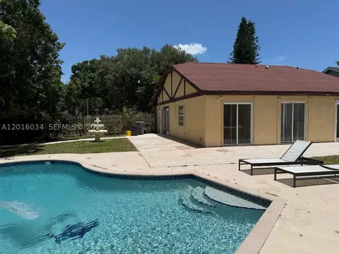 11143 E Model Circle E Boca Raton FL 33428