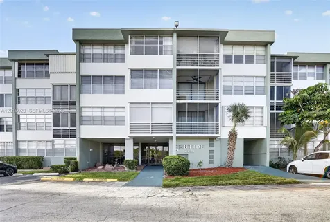 2761 Taft Street Hollywood FL 33020