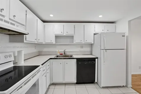 2761 Taft Street Hollywood FL 33020