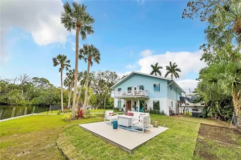 27237 Rio Vista Circle Bonita Springs FL 34135