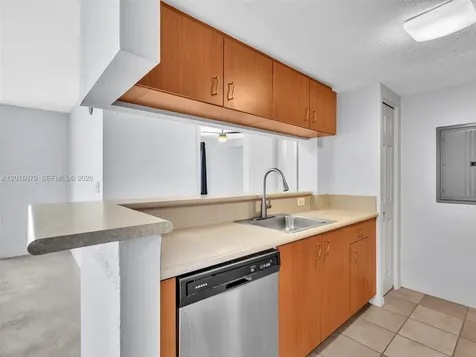 816 NW 11th Street Miami FL 33136