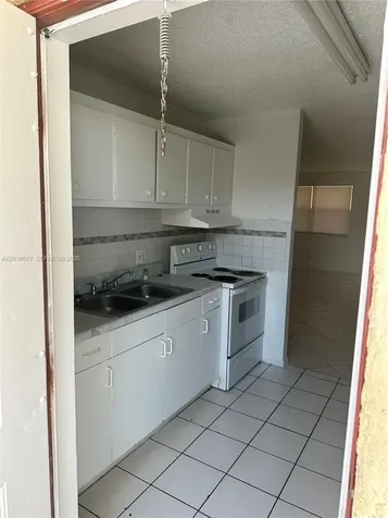 850 E Commercial Boulevard Oakland Park FL 33334