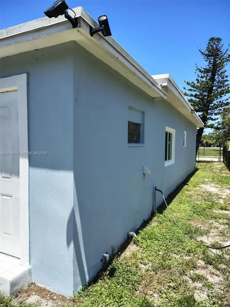 311 NW 28th Way Fort Lauderdale FL 33311