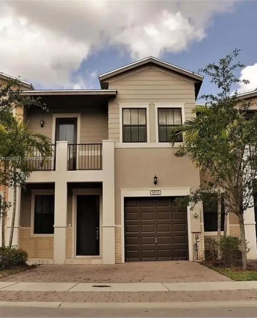 5810 NW 104th Path Doral FL 33178