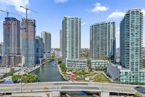 31 SE 5th Street Miami FL 33131