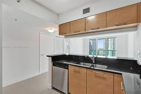31 SE 5th Street Miami FL 33131