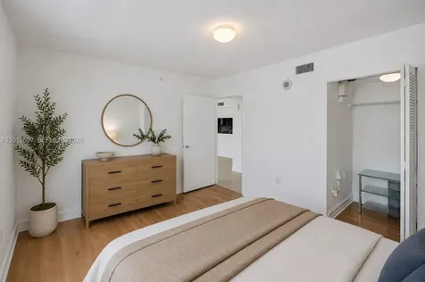 31 SE 5th Street Miami FL 33131