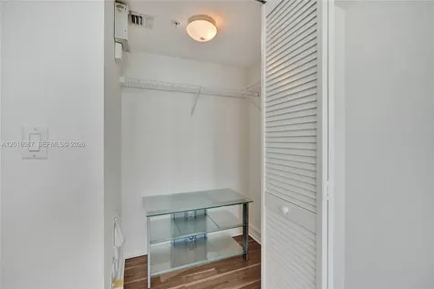 31 SE 5th Street Miami FL 33131