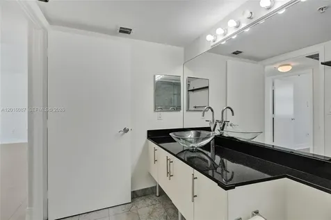 31 SE 5th Street Miami FL 33131