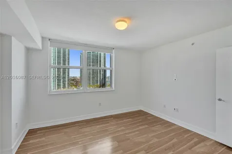 31 SE 5th Street Miami FL 33131
