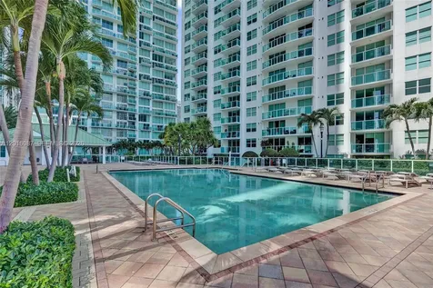 31 SE 5th Street Miami FL 33131