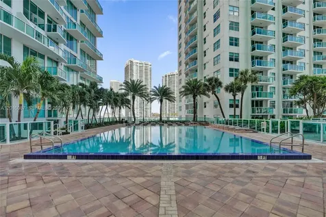 31 SE 5th Street Miami FL 33131