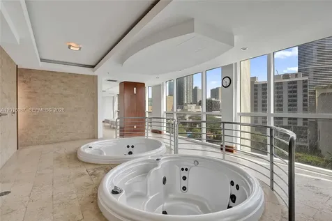 31 SE 5th Street Miami FL 33131