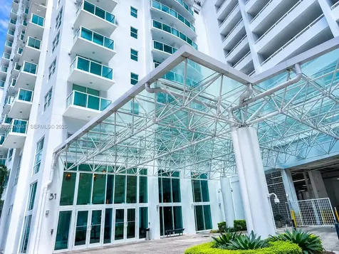 31 SE 5th Street Miami FL 33131