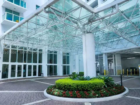 31 SE 5th Street Miami FL 33131