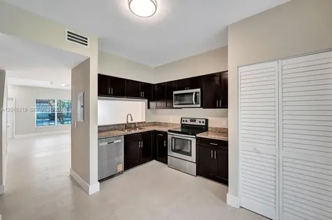 43 Simonton Circle Weston FL 33326
