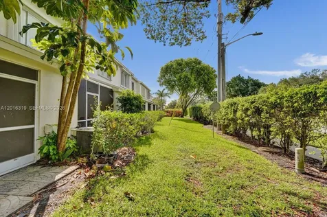 43 Simonton Circle Weston FL 33326