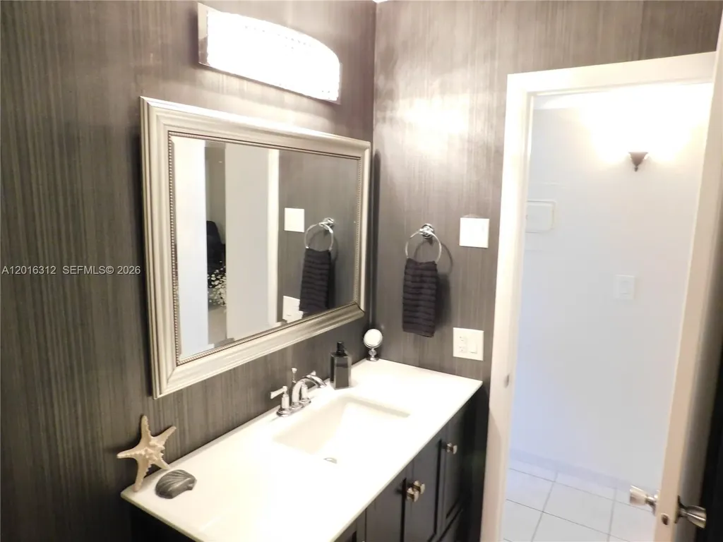5300 Washington Street Hollywood FL 33021