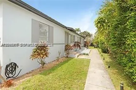 3581 SW 17th Street Miami FL 33145
