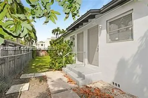 3581 SW 17th Street Miami FL 33145