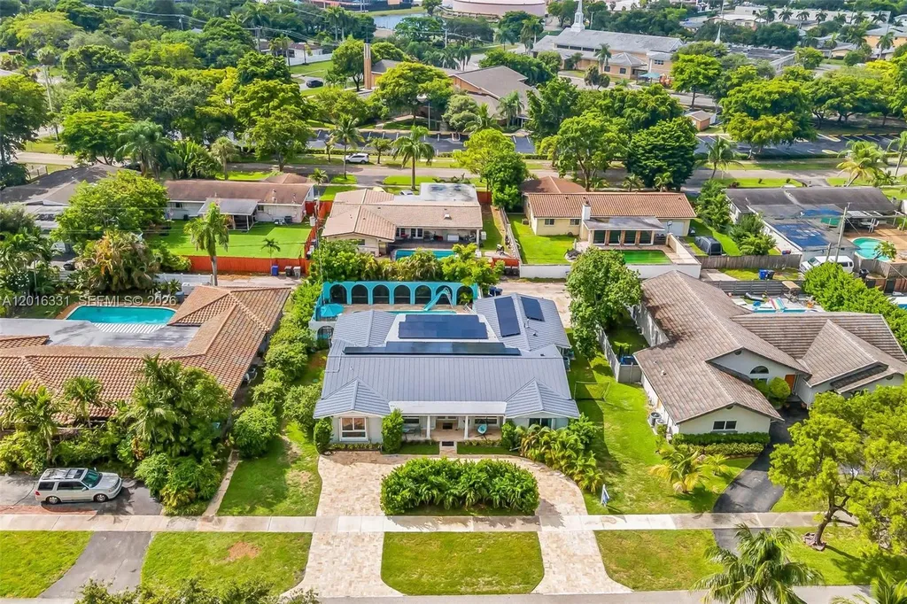 633 N Crescent Drive Hollywood FL 33021
