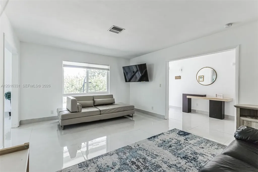 633 N Crescent Drive Hollywood FL 33021
