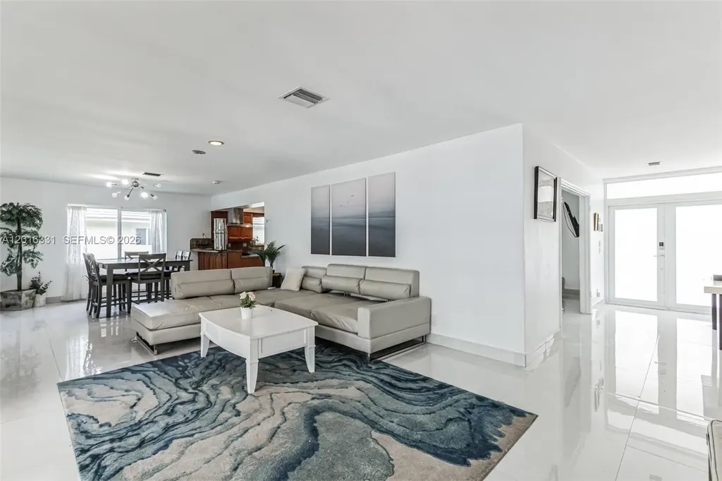 633 N Crescent Drive Hollywood FL 33021