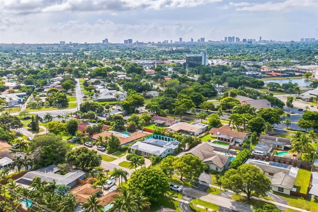 633 N Crescent Drive Hollywood FL 33021