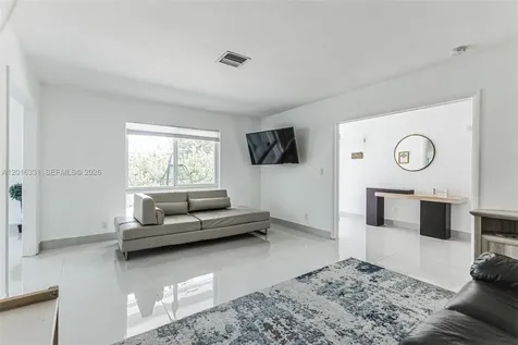 633 N Crescent Drive Hollywood FL 33021