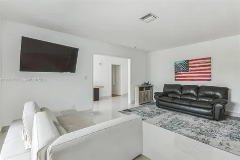633 N Crescent Drive Hollywood FL 33021