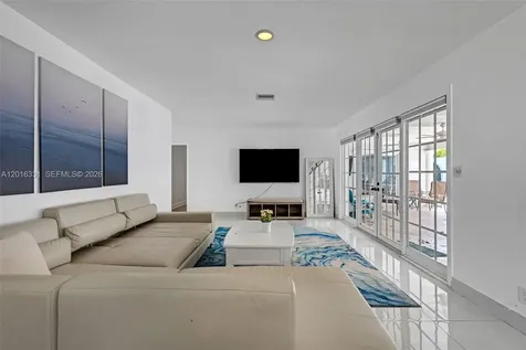 633 N Crescent Drive Hollywood FL 33021