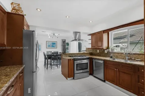 633 N Crescent Drive Hollywood FL 33021