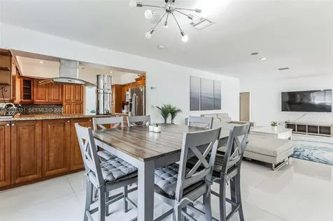 633 N Crescent Drive Hollywood FL 33021