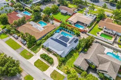 633 N Crescent Drive Hollywood FL 33021