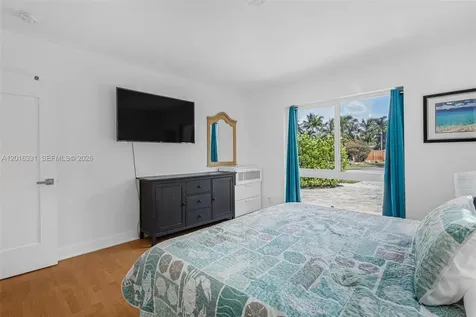 633 N Crescent Drive Hollywood FL 33021