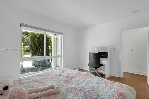 633 N Crescent Drive Hollywood FL 33021