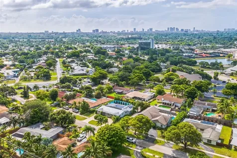 633 N Crescent Drive Hollywood FL 33021